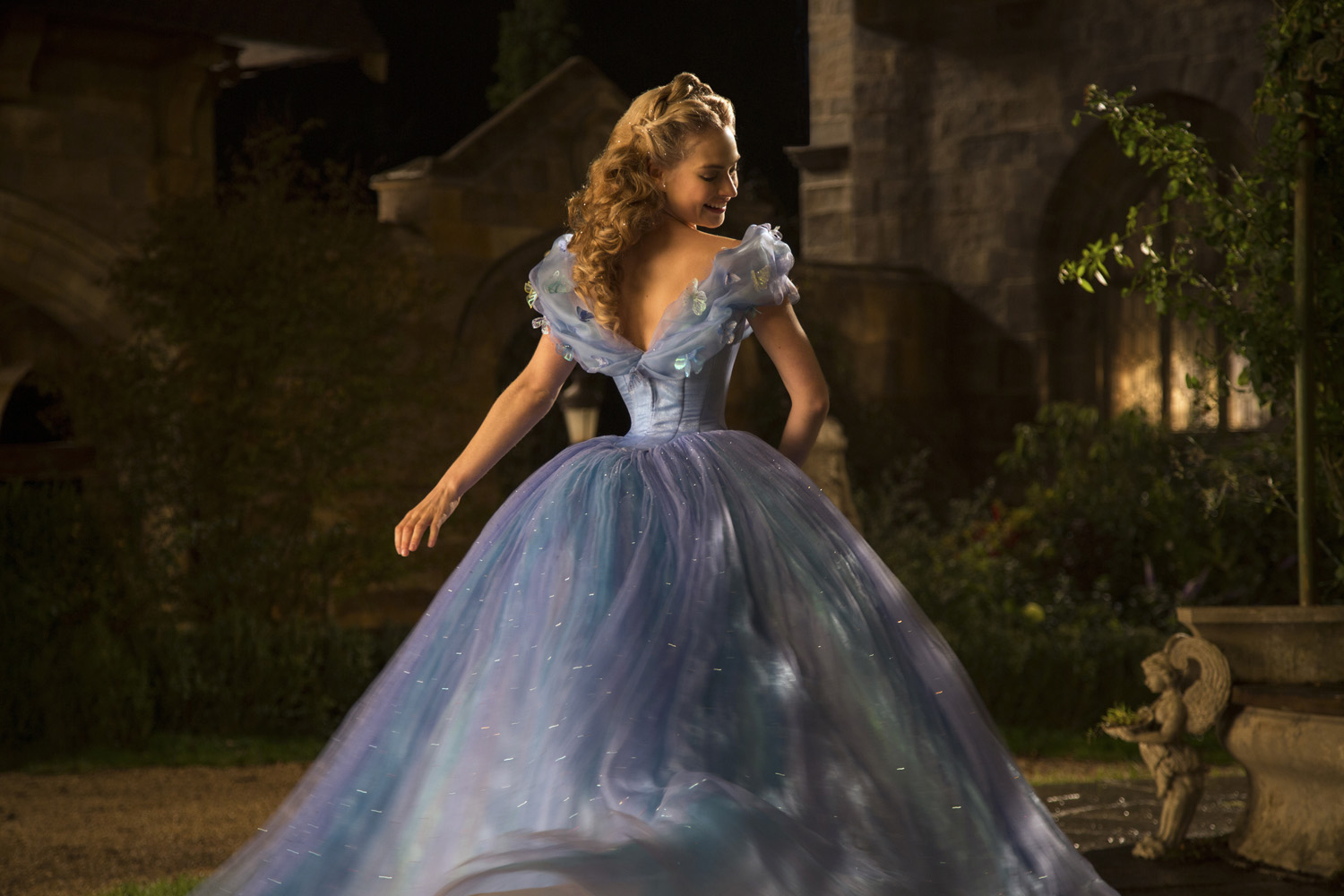 Disney’s LiveAction “Cinderella” Enthralls in IMAX ReZirb