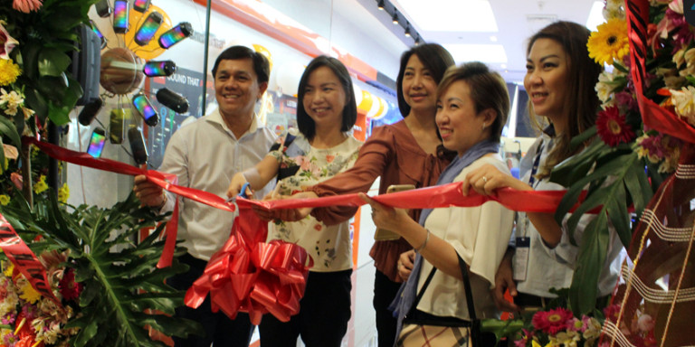 JBL Opens its Newest Concept Store and Celebrates the Christmas Season with Exclusive Deals