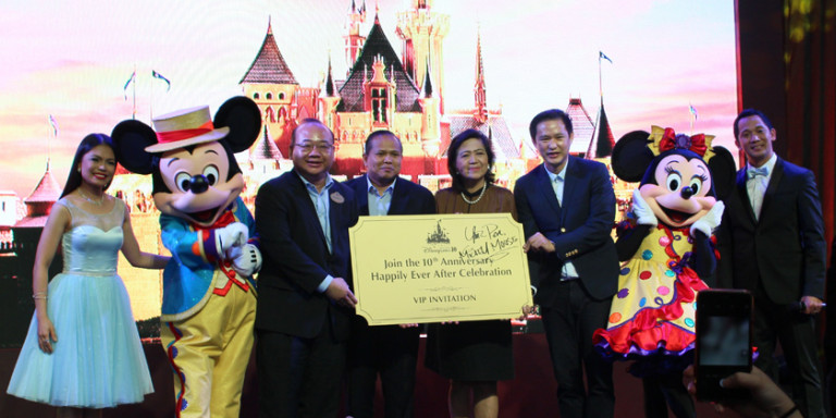 Shop at SM, enjoy a Red Carpet family experience at Hong Kong Disneyland!